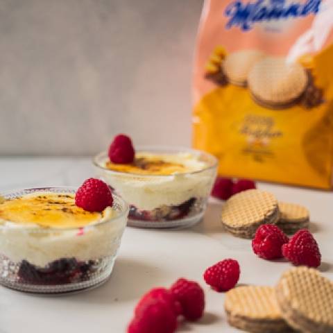 Manner Creme Brulée brez peke, z Manner karamelnimi torticami 