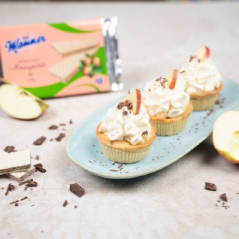 Manner Apple Pie Cupcakes mit Haselnuss Knuspino