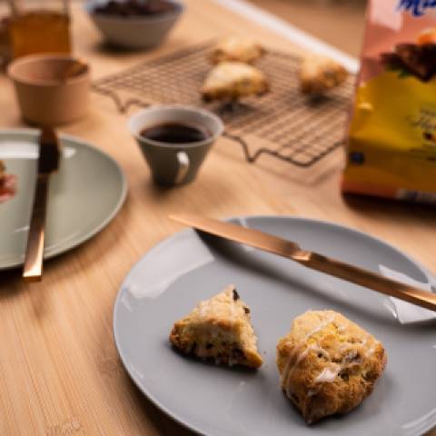 Manner Dattel-Orangen-Scones mit Orangen Herzen